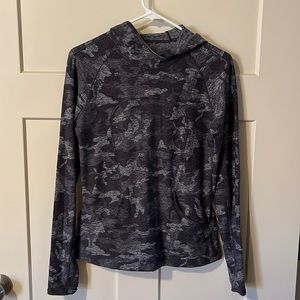 Hooded purple camo pullover long sleeve